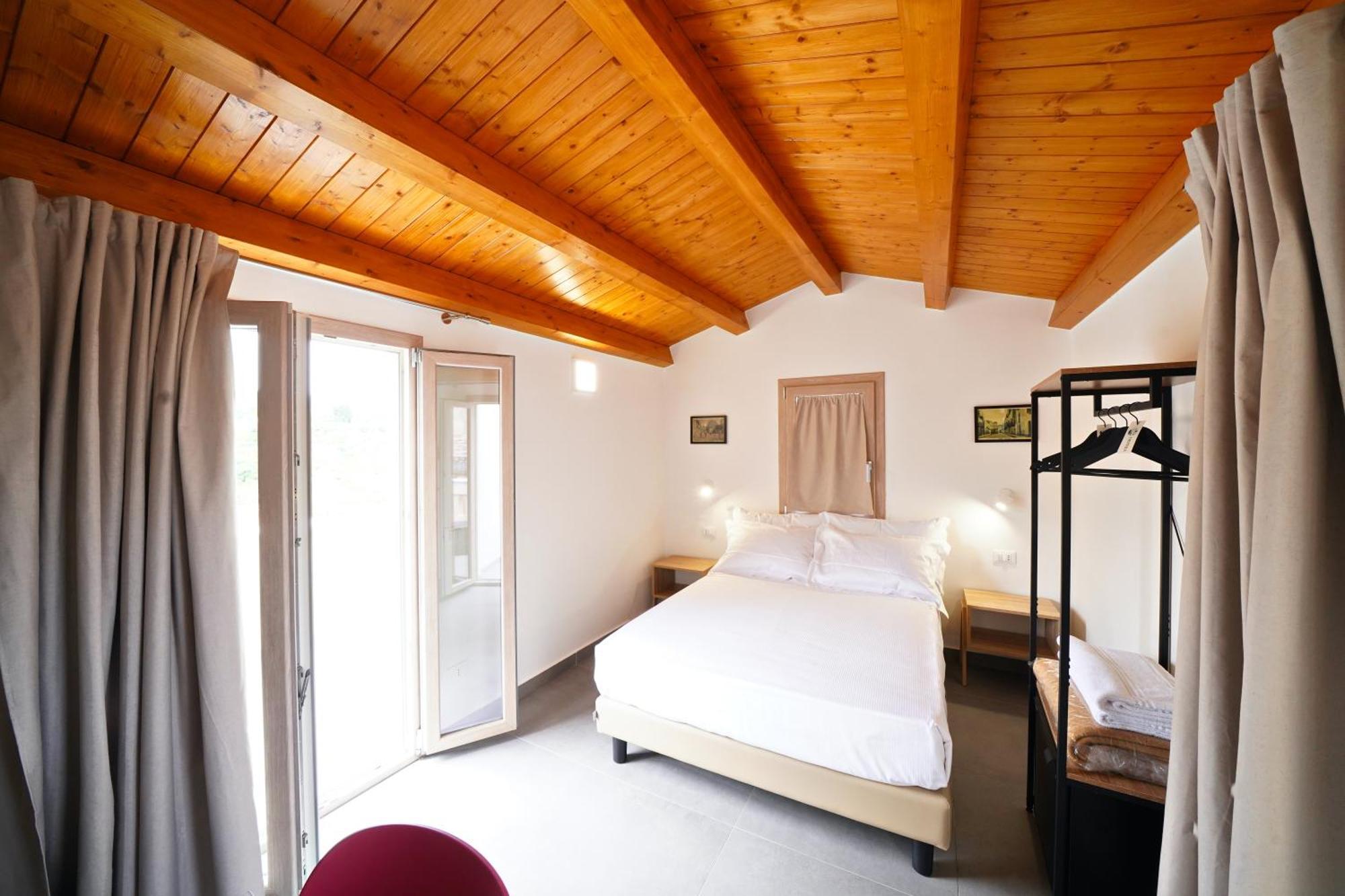 Ducas Rooms And Suite Lascari Extérieur photo