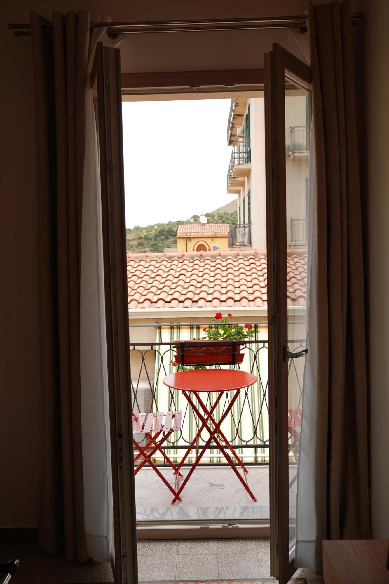 Ducas Rooms And Suite Lascari Extérieur photo
