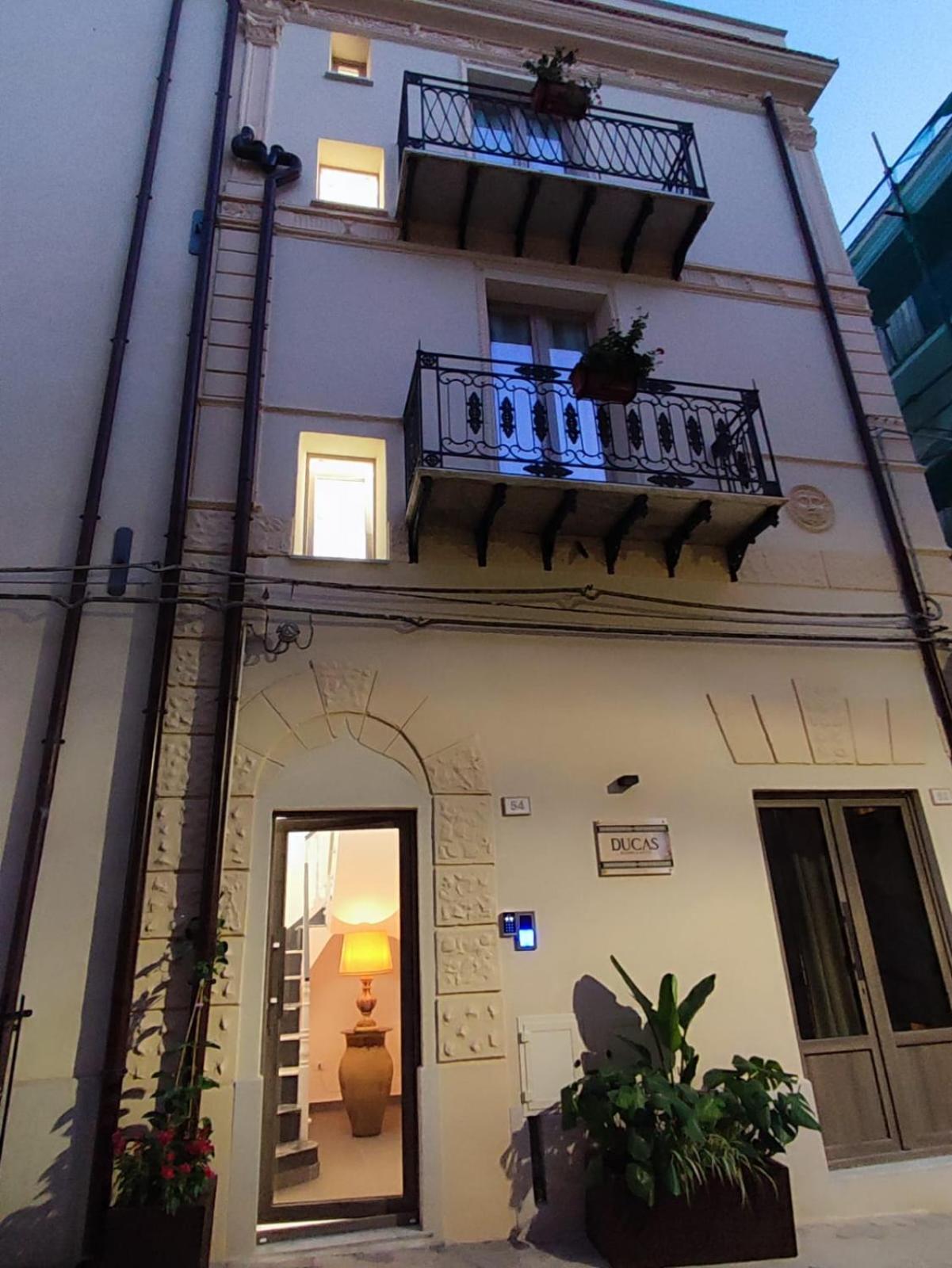Ducas Rooms And Suite Lascari Extérieur photo